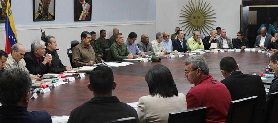 A su llegada anoche a la sede de esta cita, el ministro venezolano de Comunicación e...