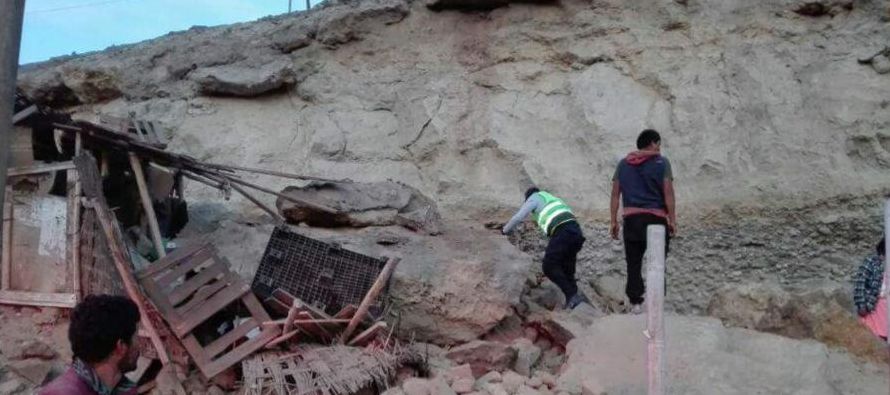 Un terremoto de magnitud 6,8 en la escala de Richter azotó hoy el sur de Perú y...
