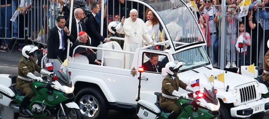 Durante su estancia, el pontífice celebrará misas masivas en las ciudades de...