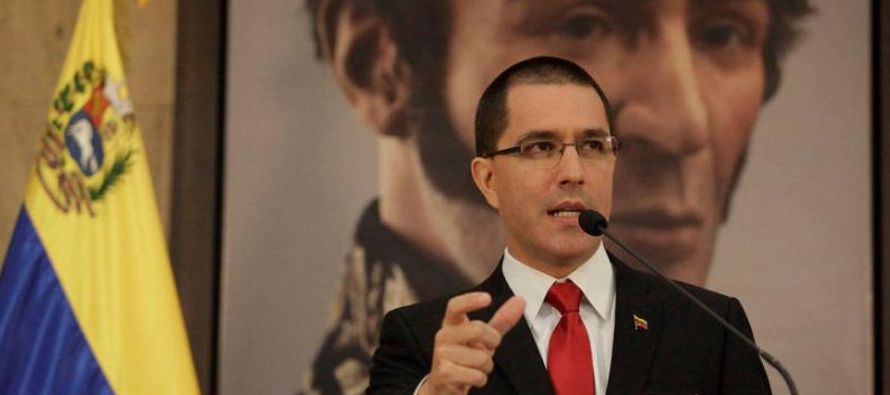 Completan la lista el jefe del servicio de inteligencia, Gustavo González; la presidenta del...