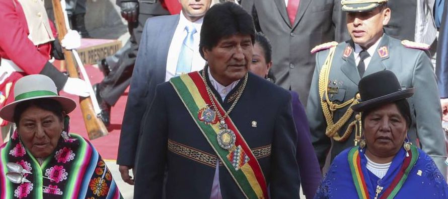 Todas las facciones de la oposición aplaudieron que Morales se haya retractado tras dos...