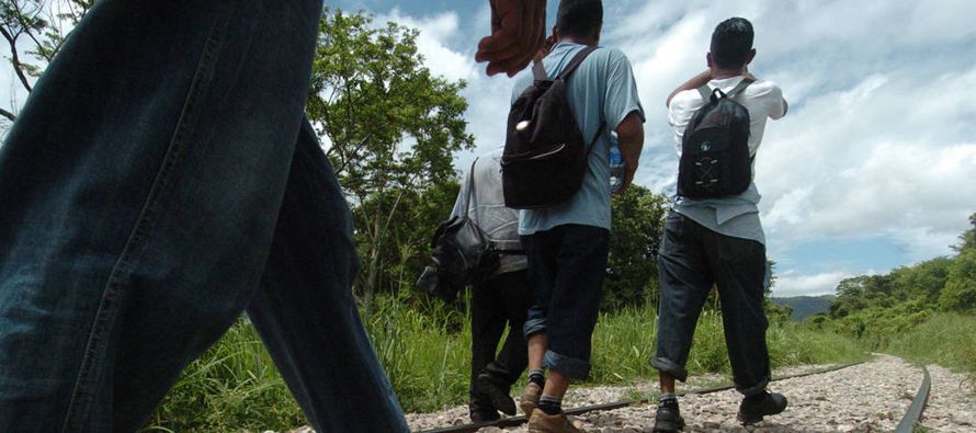 En muchos casos son capturados por grupos delictivos en México, en su trayecto a la frontera...