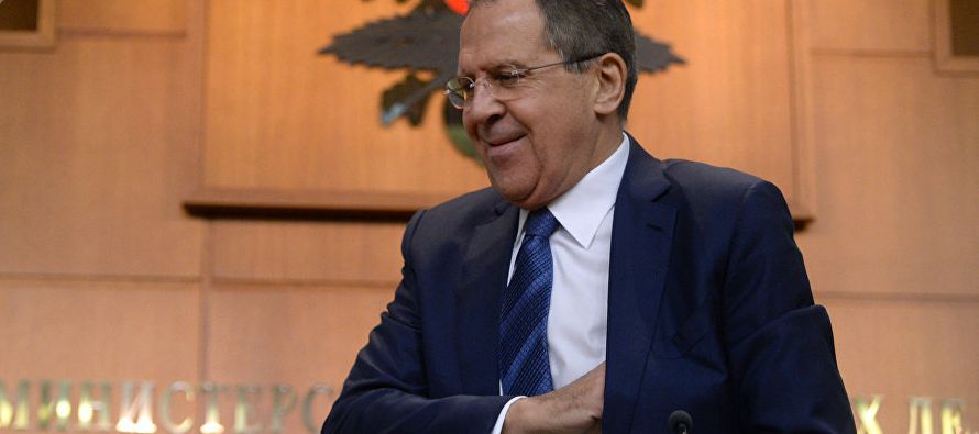 "Lavrov subrayó que sólo los sirios tienen derecho de decidir sobre el futuro de...
