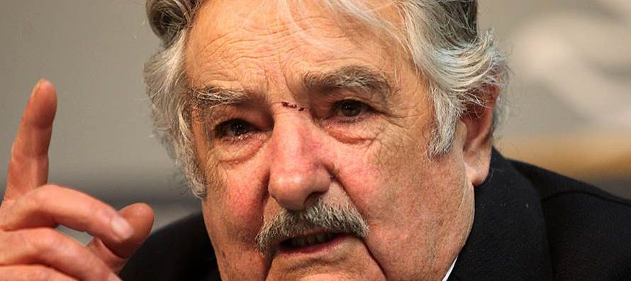 El expresidente de Uruguay José Mujica fue premiado hoy en España por su labor en...