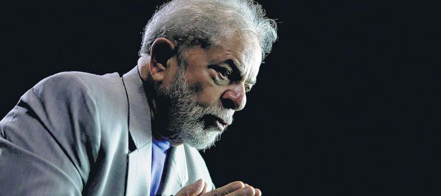 Lula supo jugar siempre con dos barajas, la del neoliberalismo y la de su apoyo a los movimientos...