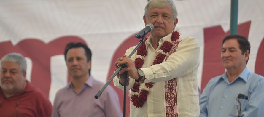 López Obrador y Anaya -quien encabeza la alianza opositora integrada por el Partido...