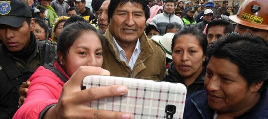 El presidente Morales, que durante años mostró su desconfianza en las redes sociales...