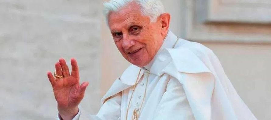 En la breve misiva Joseph Ratzinger, que cumplirá 91 años en abril, se muestra...