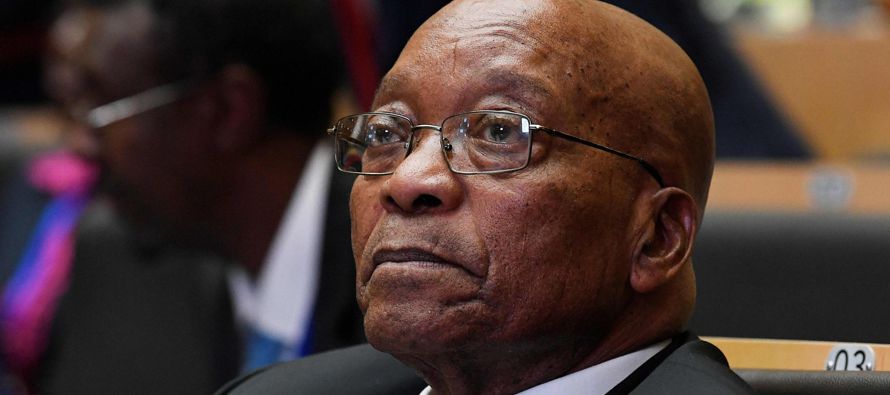 Zuma, que se dirigirá mediante un mensaje público a la nación antes del final...