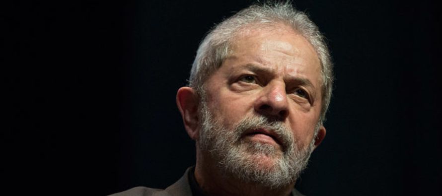 Lula también fue acusado en la misma denuncia de interceder para que el Gobierno declarara a...