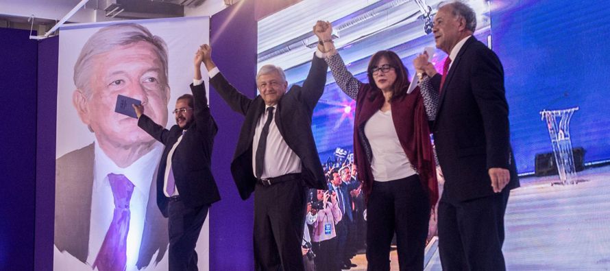 La polémica alianza de Andrés Manuel López Obrador con el partido...