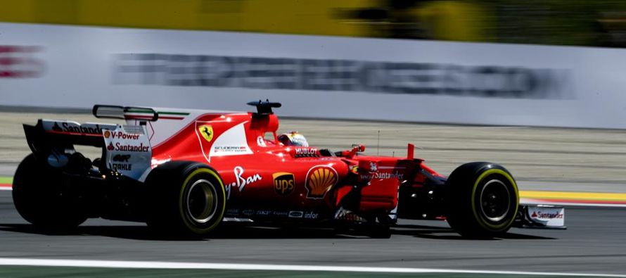 La escudería Ferrari presentó este jueves su monoplaza para la temporada 2018 de...