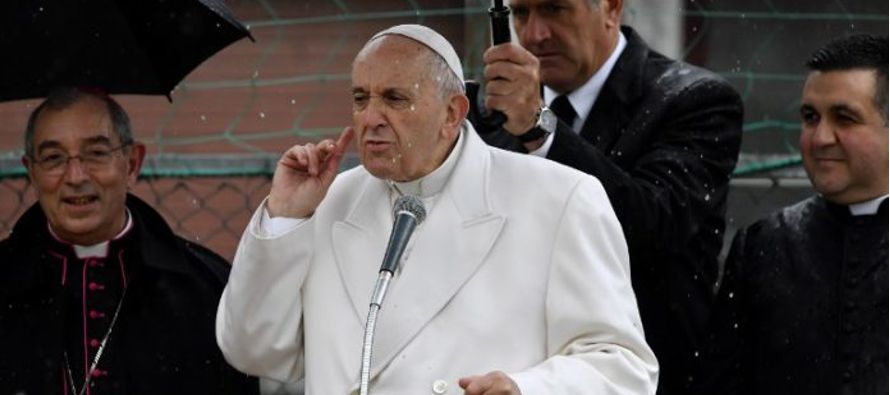  El papa Francisco calificó hoy de "inhumana" la situación que se vive en...