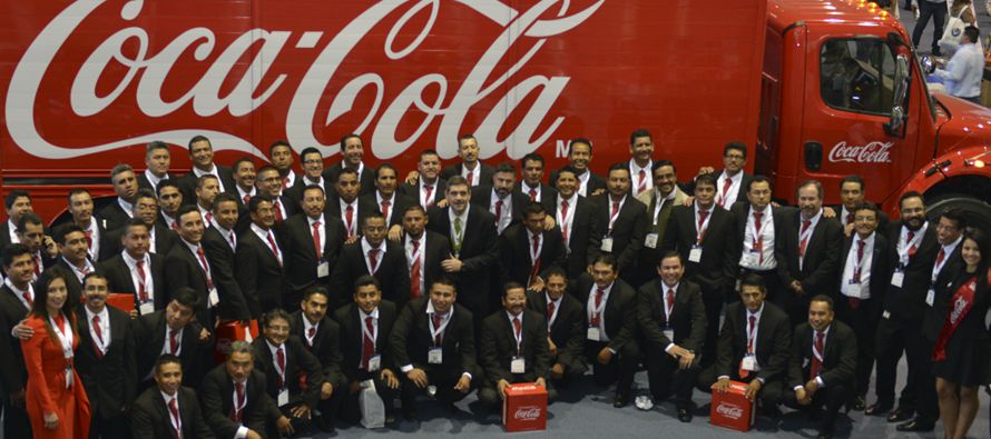 KOF, la mayor embotelladora de Coca-Cola en el mundo, reportó la semana pasada una...