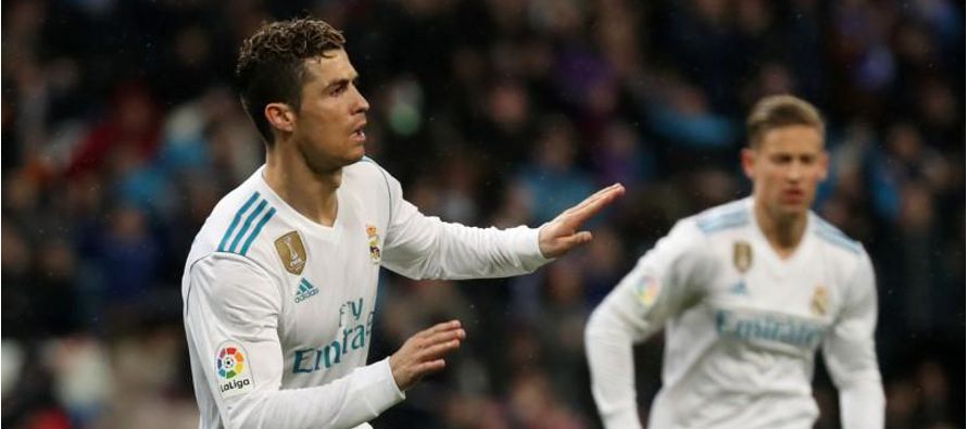 Bale marcó el primer tanto a los 24 minutos con un remate desde dentro del área en el...