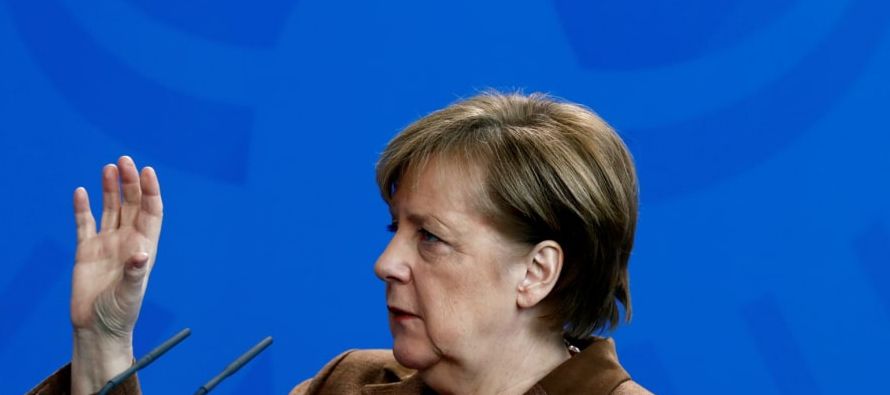 La conservadora Merkel compareció ante los medios mientras el presidente alemán,...