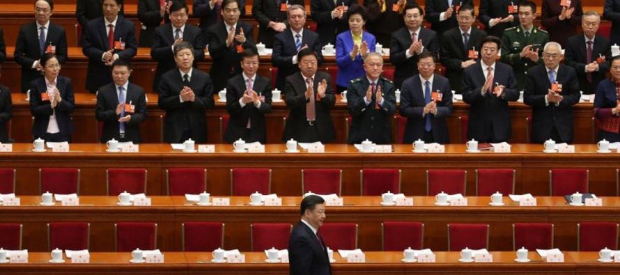 El primer ministro, Li Keqiang, desveló poco antes un objetivo de crecimiento...