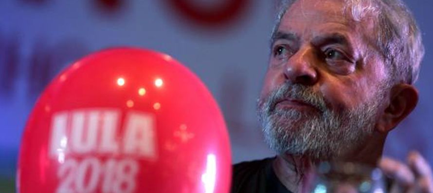 Luiz Inácio Lula da Silva fue condenado a 12 años y un mes de prisión por el...