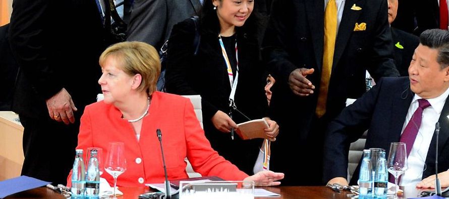 La canciller alemana, Angela Merkel, y el presidente chino, Xi Jinping, hablaron el sábado...