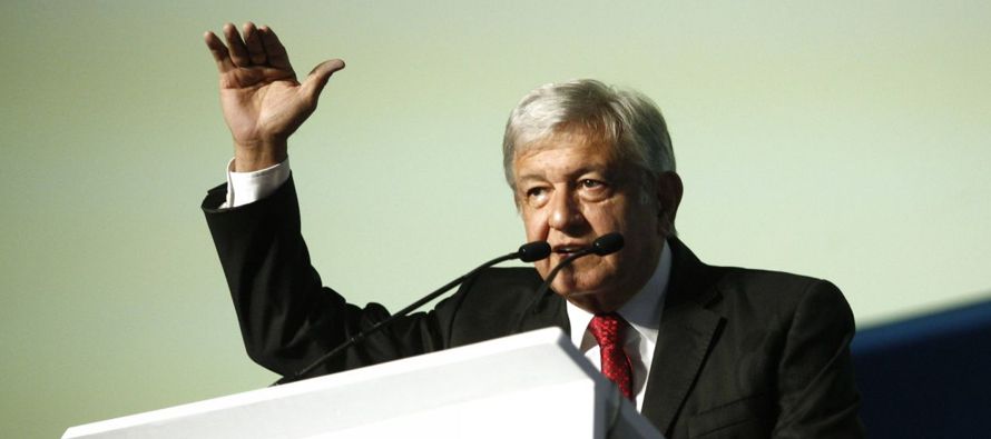 López Obrador reiteró también que revisará los contratos petroleros...