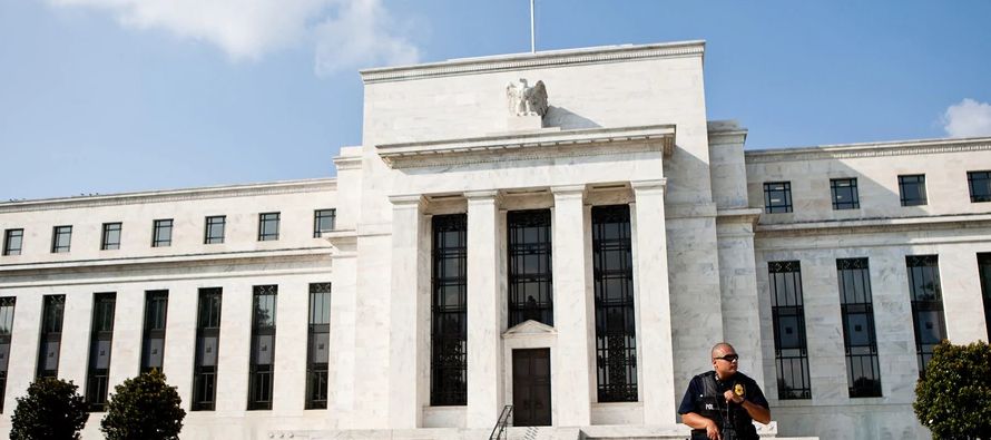 "El comité espera que, con nuevos ajustes graduales en la política monetaria, la...