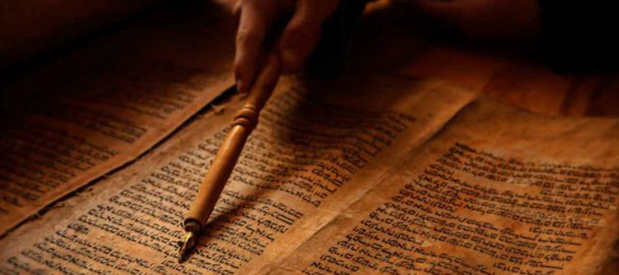 "El oficio de interpretar auténticamente la palabra de Dios, oral o escrita, ha sido...