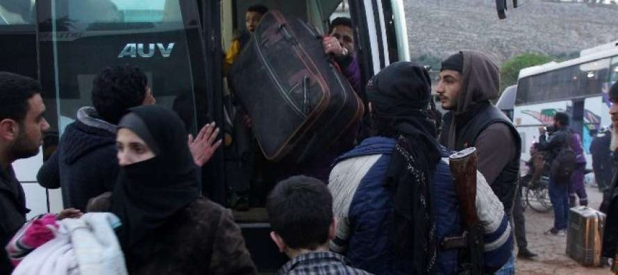 La televisión oficial siria señaló que al menos doce autobuses con 629...