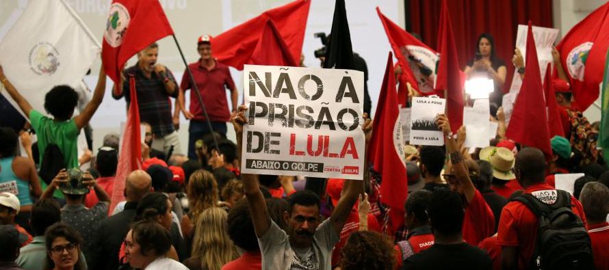Al centrarse en su propia experiencia, Lula, Rousseff y el PT pierden la perspectiva no solo de lo...