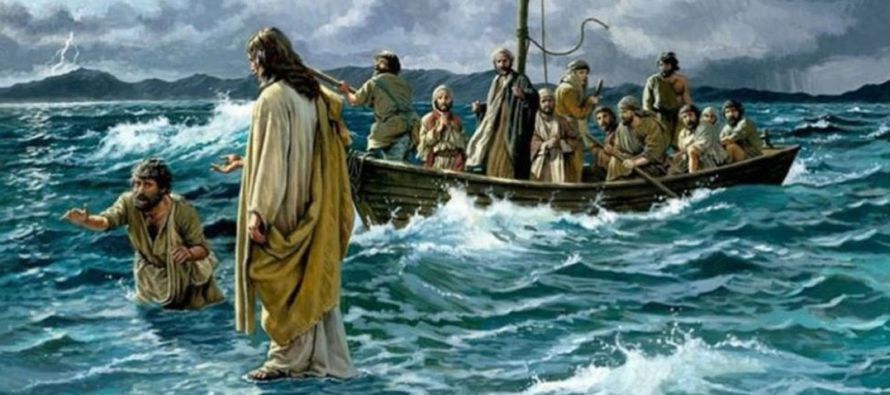 Al atardecer, los discípulos de Jesús bajaron a la orilla del mar, y subiendo a una...