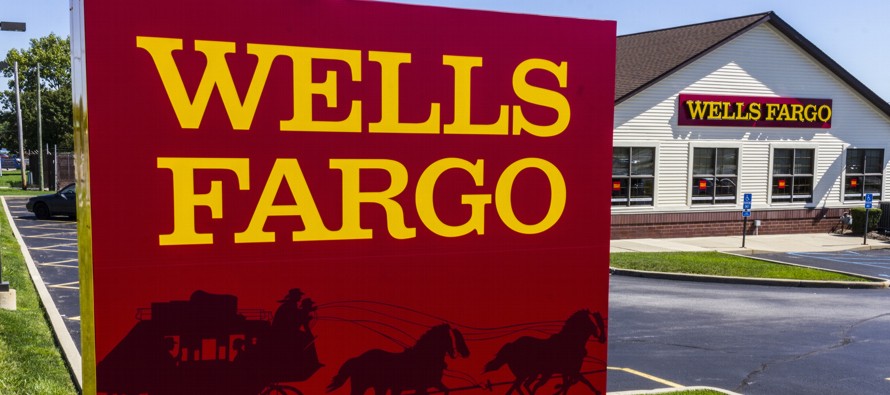 En febrero pasado, la Reserva Federal (Fed) limitó la expansión de Wells Fargo tras...
