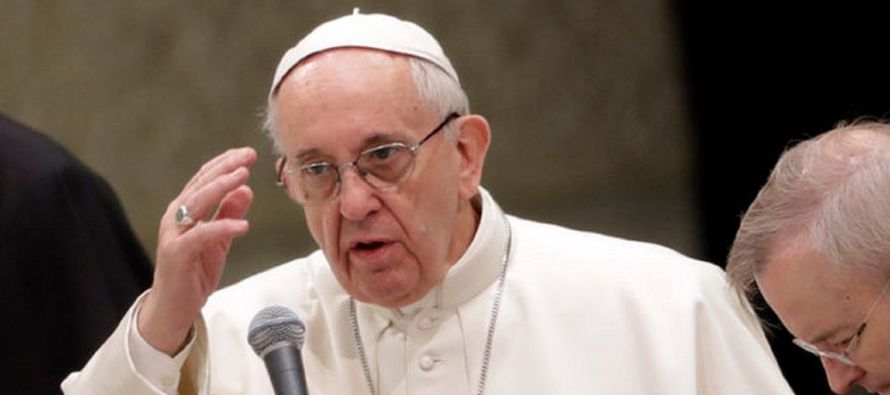  El papa Francisco instó a los jóvenes cubanos a "ir siempre adelante" y...