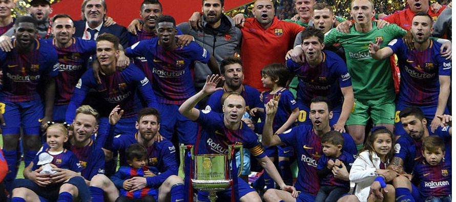 El Barcelona, guiado por un espectacular Andrés Iniesta, recuperó este sábado...