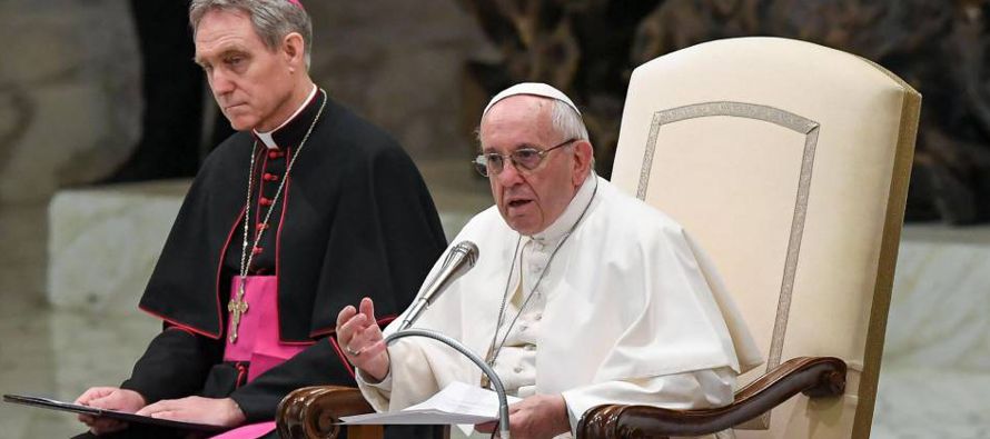 El papa Francisco declaró hoy estar "preocupado" por la situación en...
