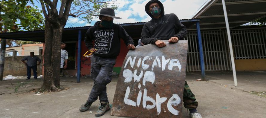 Los disturbios estallaron en respuesta a la decisión de Ortega para reforzar el aquejado...