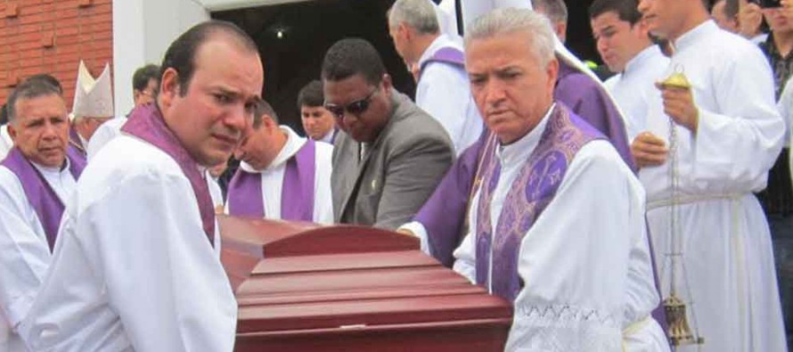 El viernes pasado, fue asesinado a balazos el vicario Juan Miguel Contreras, en el poblado de...