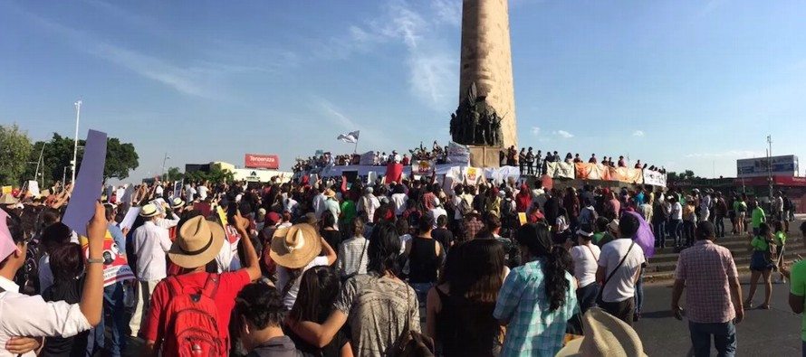 Los jóvenes de Guadalajara tomaron hoy nuevamente la calle en una manifestación que...