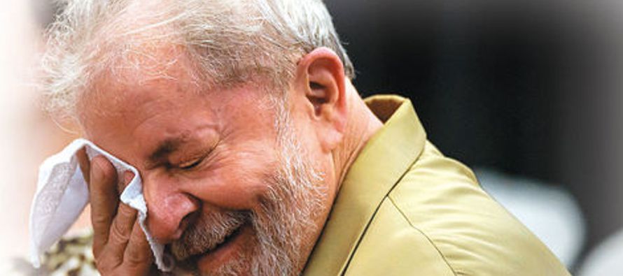 El pasado 7 de abril Lula se entrego a la Justicia de Brasil para cumplir la condena de doce...