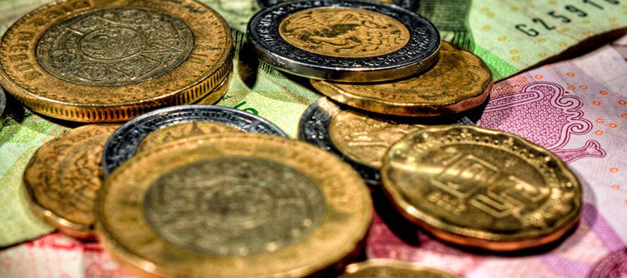 La moneda tocó en el mes que termina "un mínimo de 17,94 pesos y un...