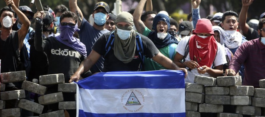 Nicaragua atraviesa una crisis que hoy cumple 15 días, debido a multitudinarias...