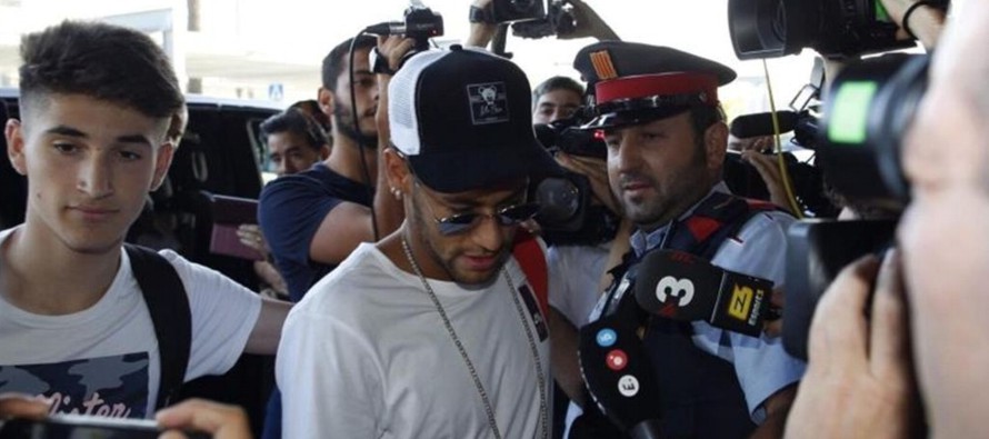 Según el diario "L'Équipe", Neymar ha aceptado a regañadientes...