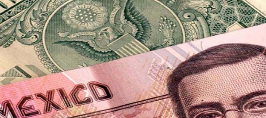 El peso mexicano cerró la semana pasada cerca de 19,25 por dólar, en unos niveles que...