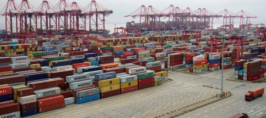 Las exportaciones chinas aumentaron un 12,9 por ciento en abril respecto de igual mes del...