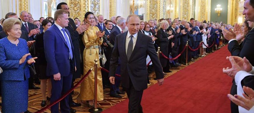 Ante su cuarta corona, el reto para Vladimir Putin es sacar al país de sus problemas...