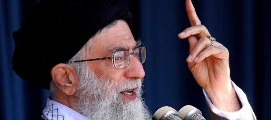 En un discurso, el líder supremo dijo que Irán no puede negociar con EU su influencia...