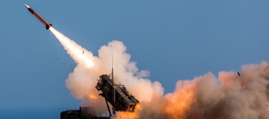 Dos misiles balísticos fueron interceptados en el cielo de Riad, informó la...