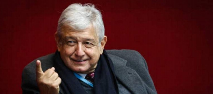 López Obrador, aspirante de la coalición que lidera el Movimiento Regeneración...