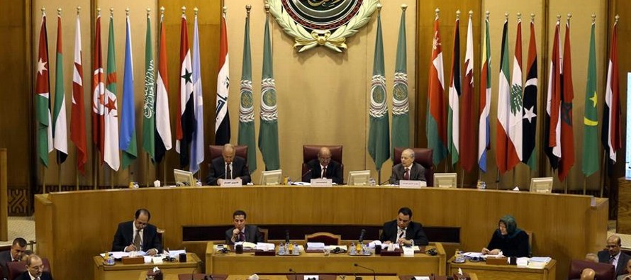 Hosam Zaky, asistente del secretario general de la Liga Árabe, Ahmed Abulgueit,...