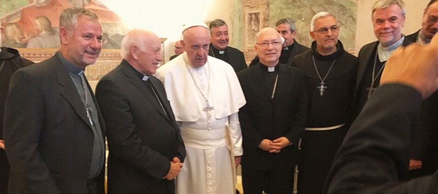 Los obispos chilenos fueron convocados al Vaticano por voluntad del papa Francisco para abordar las...