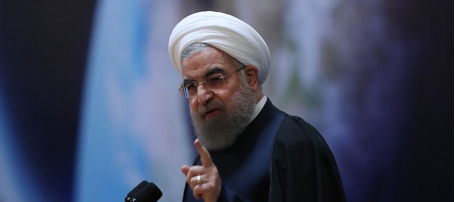 El presidente iraní subrayó que "no es aceptable en absoluto" que un hombre...