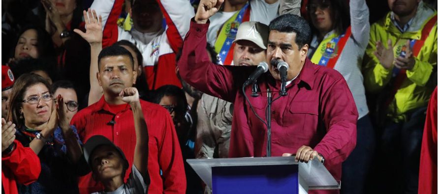 El presidente de Venezuela, Nicolás Maduro, enfrentó el lunes una nueva ola de...